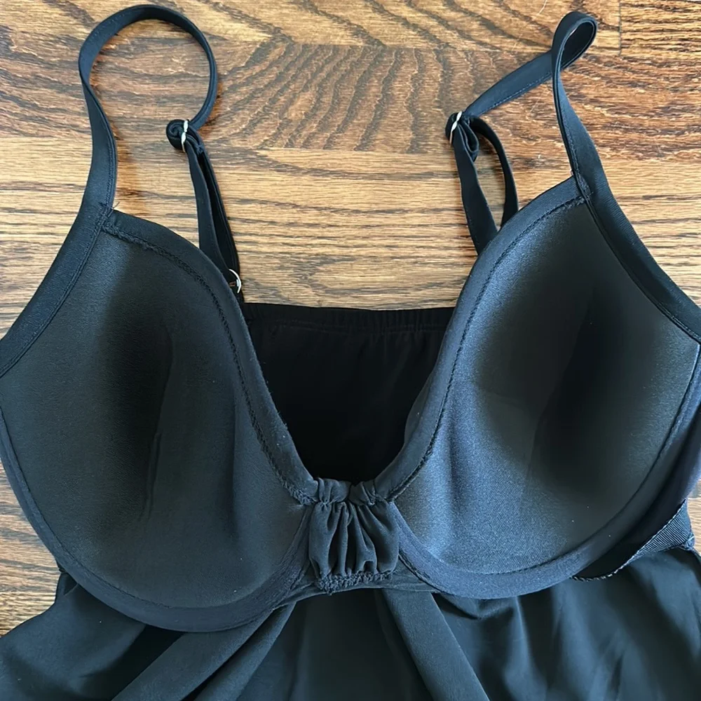 Miraclesuit Marina Black Underwire Plunge Tankini Top Women's Size 10